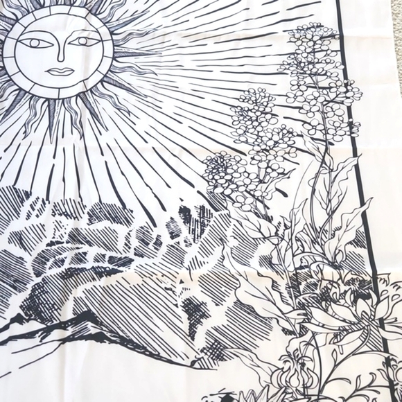 Off white & black graphic bohemian style sun floral nature tapestry. - Picture 6 of 10